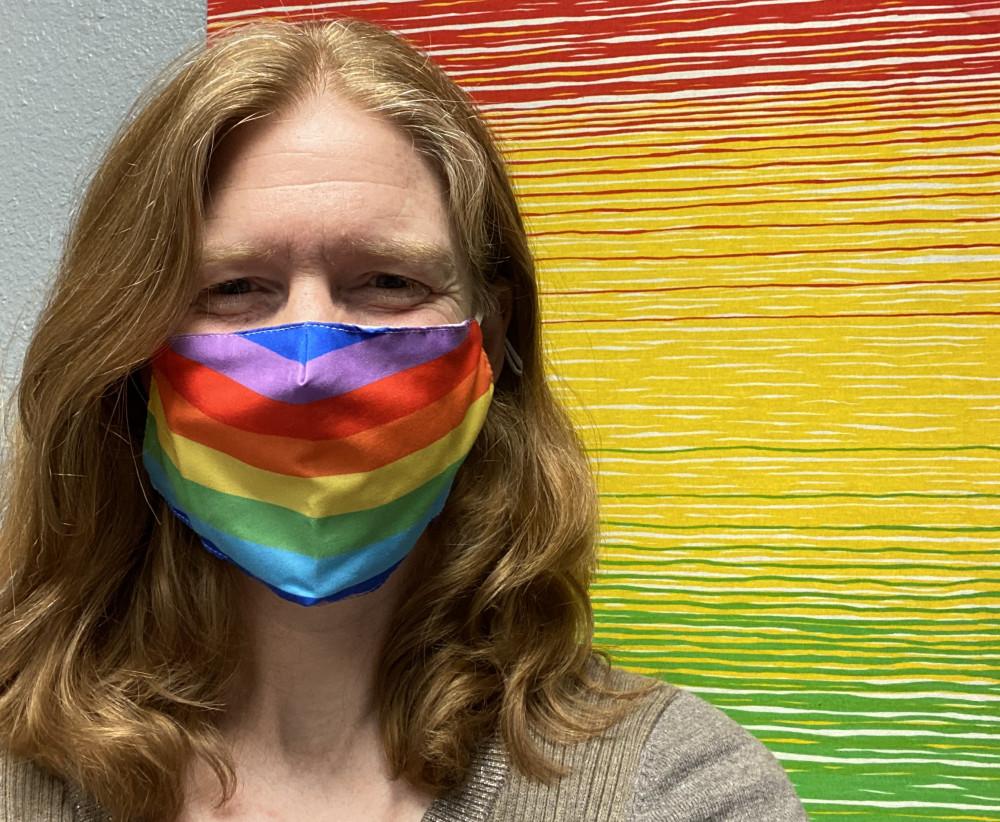 阿拉斯加领先的LGBTQ+组织Identity, Inc.迎来了劳拉·卡朋特01年的新成员 ...